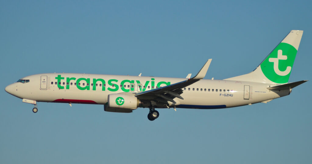 Avião da Transavia com suas cores verde e branca.